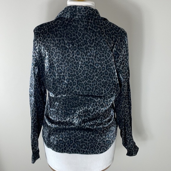 Leopard print button down shirt, women’s size XL - Picture 6 of 9